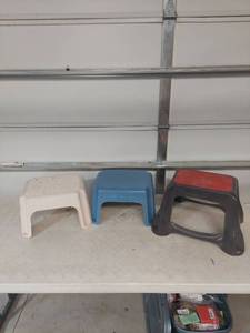 lot 3416 image: Plastic Step Stools - Set of 3, Multi-Colors