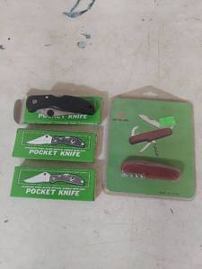 lot 3428 image: Pocket Knife Collection Set with Multi-Tool