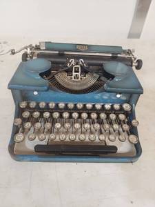 lot 3443 image: Blue Royal Manual Typewriter