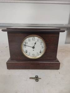 lot 3444 image: Seth Thomas Wooden Mantle Clock