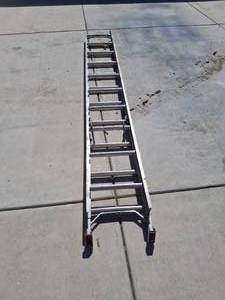 lot 1420 image: Aluminum Extension Ladder - 20ft