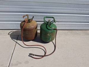 lot 1421 image: 2 Air Tanks