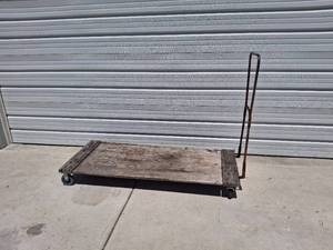 lot 1425 image: Dolley  Cart with Handle