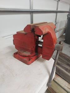 lot 2002 image: 5 Inch Bench Vise