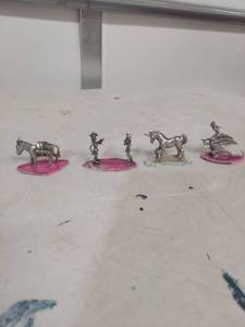 lot 2030 image: Miniatures on Agate Slice Bases Collection