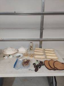 lot 2041 image: Mixed Dinnerware and Decorative China Collection