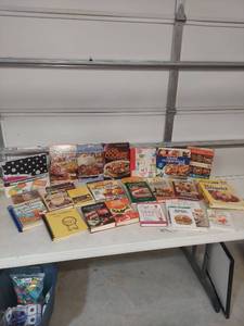 lot 2043 image: Cookbook Collection with Weight Watchers Kit