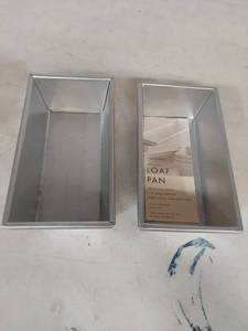 lot 2065 image: Williams-Sonoma Traditional Loaf Pans - Set of 2