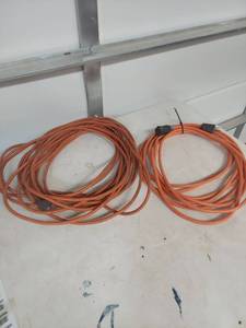 lot 2078 image: (2) Extension Cords