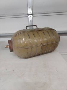lot 2081 image: Air Tank with Handle