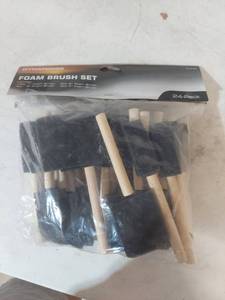 lot 2129 image: Dynaforge Foam Brush Set 24-Pack Multi-Size Painting Brushes