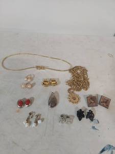 lot 2133 image: Mixed Costume Jewelry Collection with Earrings and Chain Belt