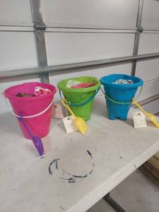 lot 2158 image: Childrens Beach Bucket and Shovel Play Set
