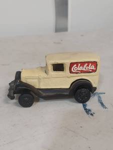 lot 2166 image: Cast Iron Delivery Truck