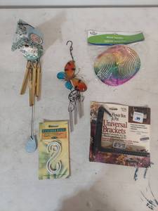 lot 2178 image: Garden Wind Chimes and Decorative Accessories Lot