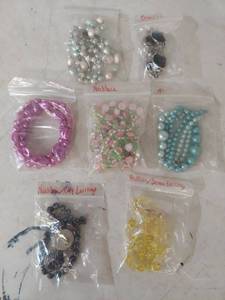 lot 2213 image: Mixed Jewelry Collection Set