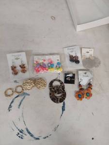 lot 2218 image: Fashion Earrings Collection Mixed Styles Bundle