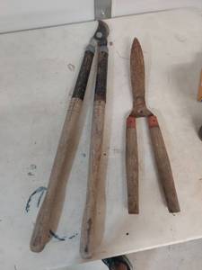 lot 2227 image: Used Garden Pruning Shears and Bypass Loppers Set