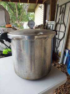lot 1013 image: Large Aluminum Pressure Canner with Gauge