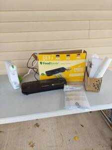 lot 1015 image: FoodSaver Vacuum Sealing System with MealSaver Handheld and Accessories