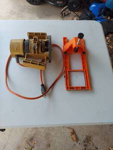 lot 1017 image: Black & Decker 58 HP Electric Router with Accessory Base