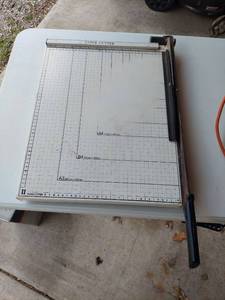 lot 1018 image: Large A3 Guillotine Paper Cutter Trimmer
