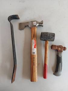 lot 1027 image: Mixed Hammer and Pry Bar Tool Set - 4 Piece