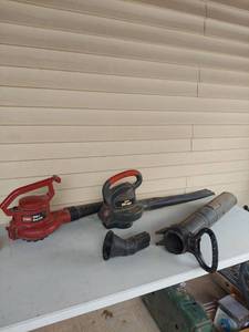 lot 1032 image: Toro Rake and Vac & Craftsman 220 MPH Electric Leaf Blower Lot