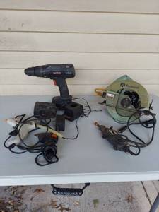 lot 1039 image: Mixed Power Tool Lot - Craftsman Drill, Rockwell Circular Saw, Dremel Rotary Tool & Glue Guns