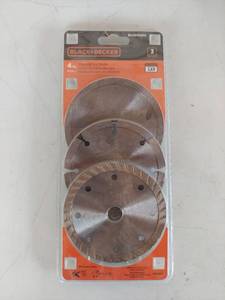 lot 1044 image: BlackDecker 4-Inch Diamond Saw Blades 3-Pack