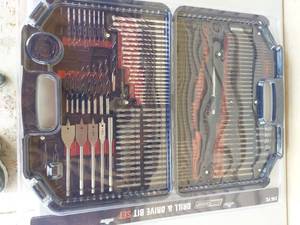lot 1046 image: Tool Shop 246-Piece Drill & Drive Bit Set