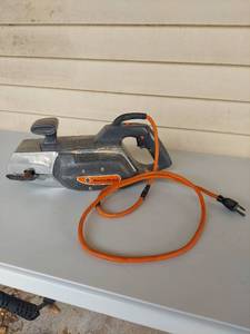 lot 1058 image: Black & Decker Electric Belt Sander