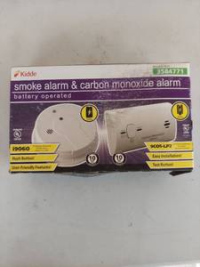 lot 1068 image: Kidde i9060 & 9CO5-LP2 Battery Operated Smoke and Carbon Monoxide Alarm Combo Pack