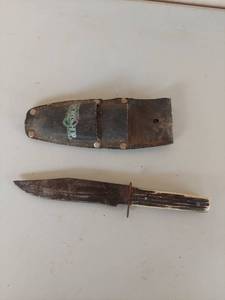 lot 1079 image: Sabre Original Bowie Knife with Leather Sheath