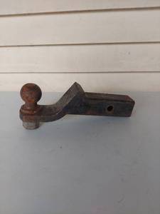 lot 1085 image: Steel Ball Slip-in Hitch