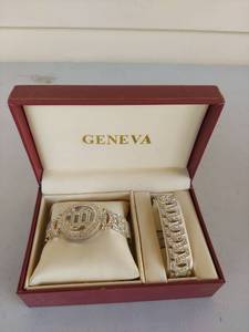 lot 1098 image: Geneva Crystal-Encrusted Watch and Bracelet Gift Set