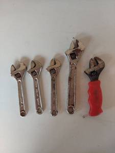 lot 1146 image: Set of 5 Adjustable Wrenches