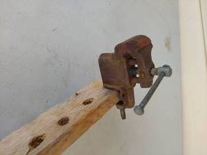 lot 1160 image: Small Iron Bench Vise