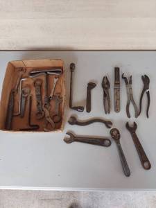 lot 1161 image: Mixed Lot of Early Hand Tools - Wrenches, Pliers & Specialty Tools