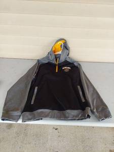 lot 1178 image: Champion Wichita State Shockers Quarter-Zip Hoodie XL