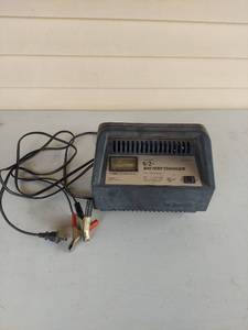lot 1180 image: Schumacher 62 Amp Dual Rate Battery Charger