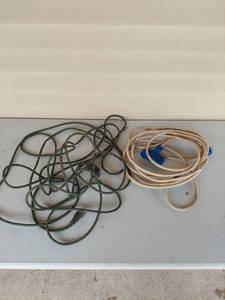 lot 1181 image: Lot of 2 Outdoor Extension Cords