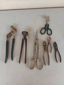 lot 1205 image: Mixed Hand Tool Lot - Pliers, Snips, and Nippers Set