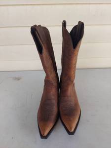 lot 1210 image: Justin Style Womens Brown Leather Cowboy Boots Size 6.5B