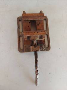 lot 1216 image: 4-Inch Cast Iron Drill Press Vise