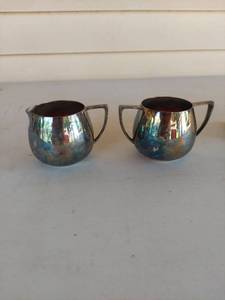 lot 1220 image: Silver Plated Creamer and Sugar Bowl Set