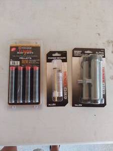 lot 1249 image: Muzzleloading Accessory Bundle - Hodgdon Triple Seven Pellets, Allen Thunder Cloud Powder Measure & Alpha Preloader