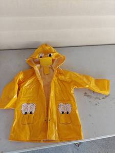 lot 1253 image: Childrens Yellow Duck Raincoat Size 4
