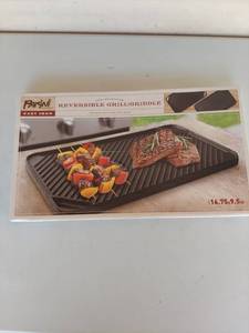 lot 1273 image: Parini Cast Iron Reversible GrillGriddle 16.75x9.5in