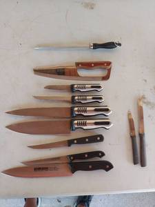 lot 1275 image: Mixed Kitchen Knife Collection with Sharpening Steel